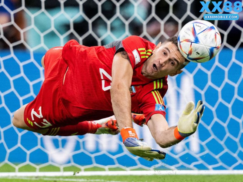 Emiliano Martínez – Đẳng cấp của sự ổn địnhThibaut Courtois